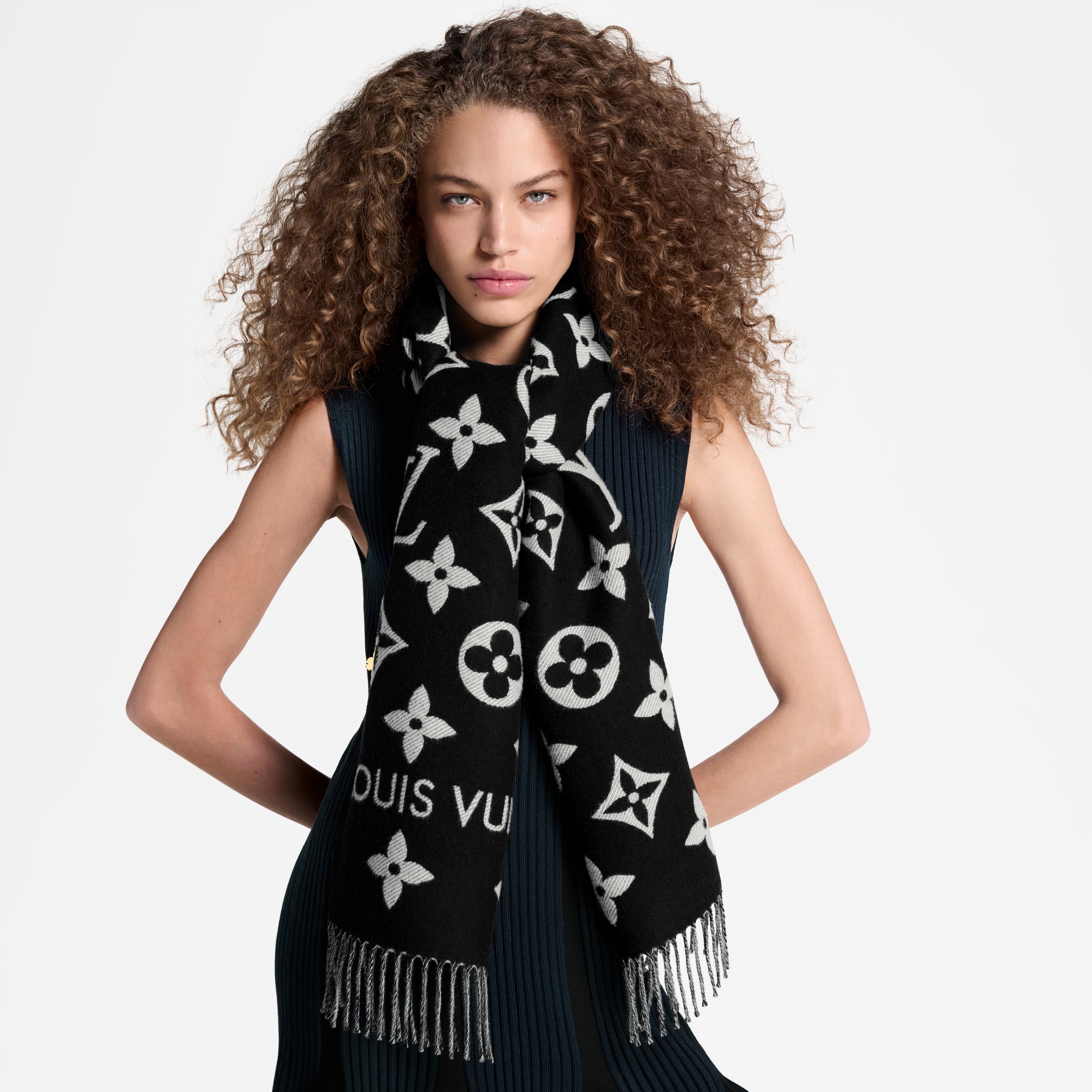 LV Essential Scarves Accessories | LOUIS VUITTON